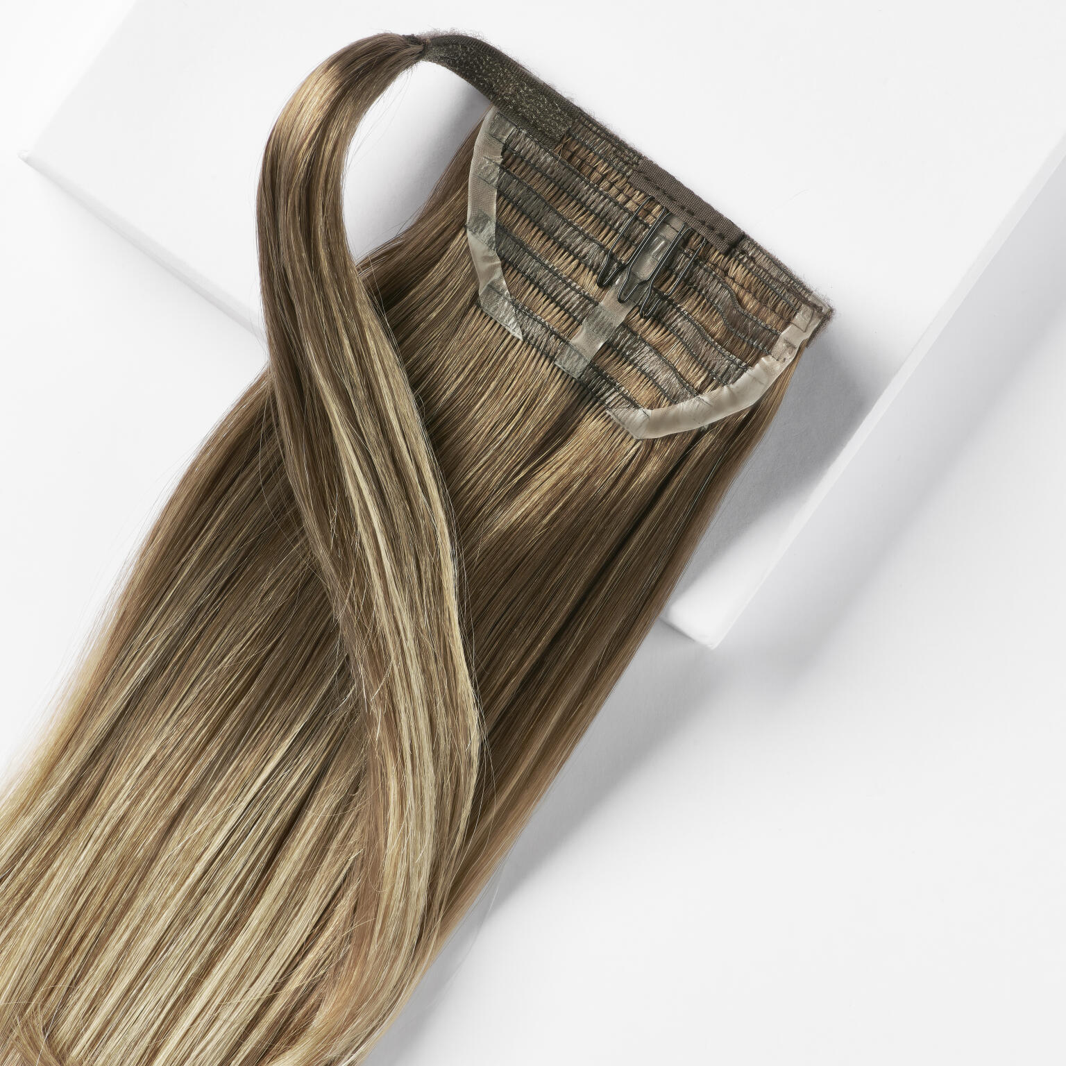 Sleek Clip-in Ponytail B5.0/8.3 Brownish Blonde Balayage 50 cm
