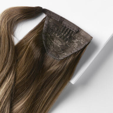 Fibre Clip-in Ponytail Beach Wave, Vegan hair B2.3/5.0 Hazelnut Caramel Balayage 40 cm
