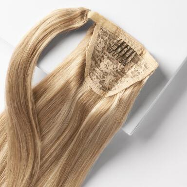 Fibre Clip-in Ponytail Beach Wave, Veganskt hår  M7.3/10.8 Cendre Ash Blonde Mix 50 cm