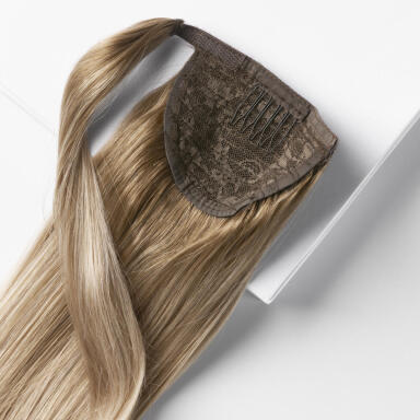 Fibre Clip-in Ponytail Gjord av veganskt hår B5.1/7.3 Brown Ash Blonde Balayage 50 cm