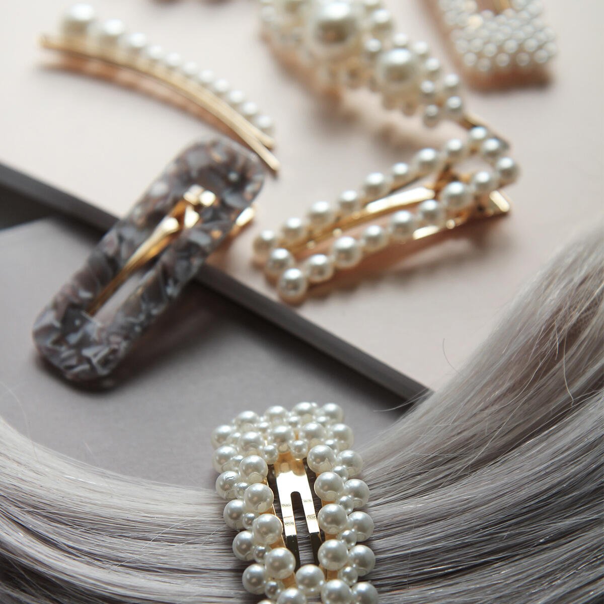 Hair slides with marble effect Pearl Collection no.1