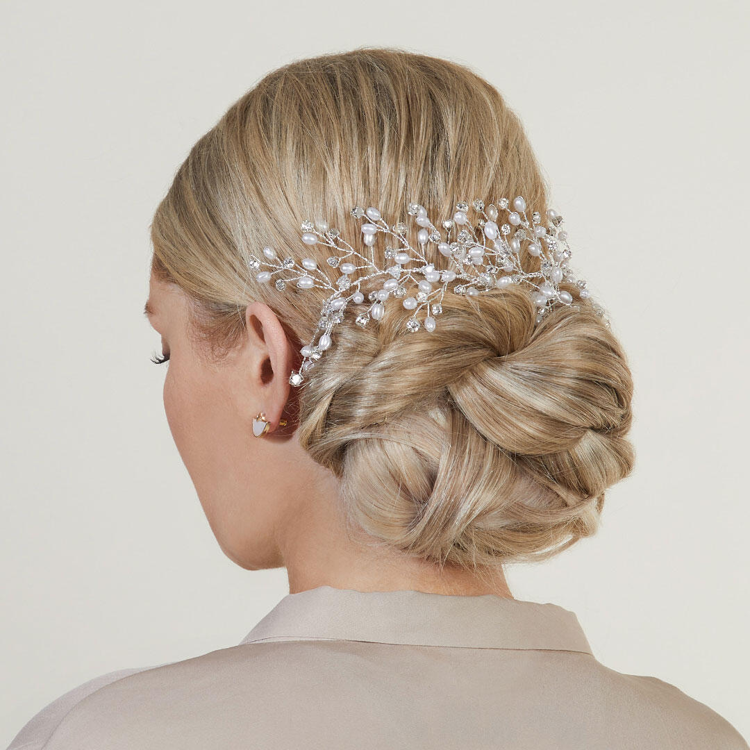 Wedding_model_with_easy_braid_extensions_01